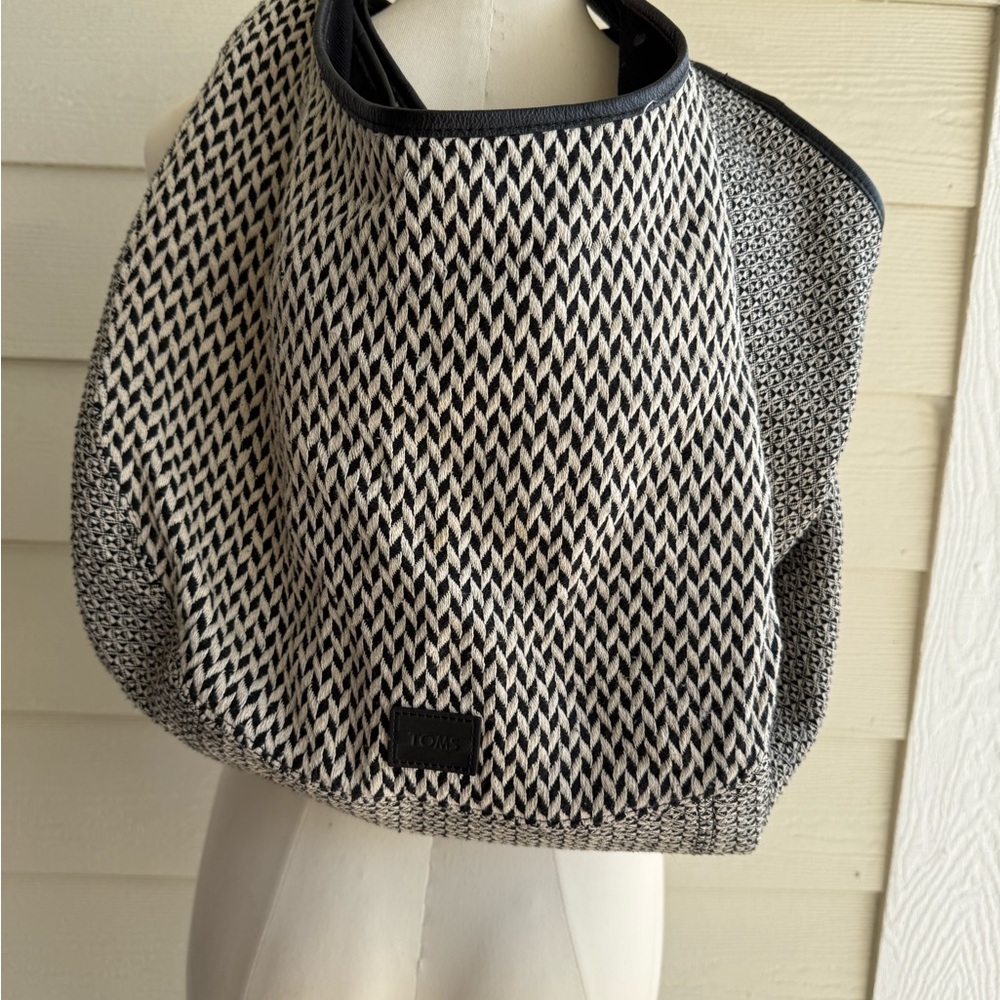Stylish Black and White Women's Tom’s Tote Bag - Picture 4 of 5